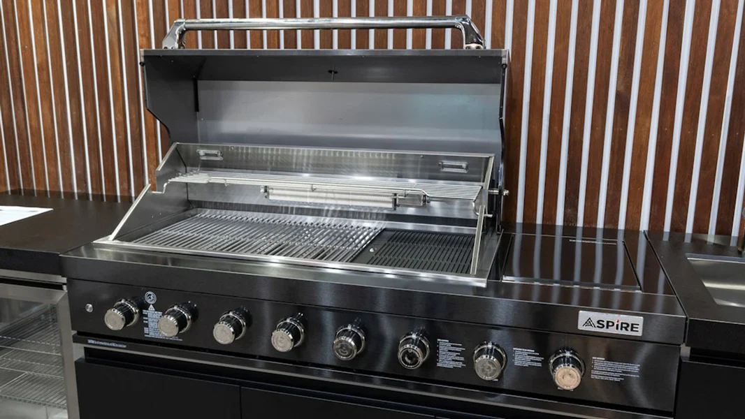 Aspire Stainless Steel 6 Burner BBQ on cabinet - Image 7