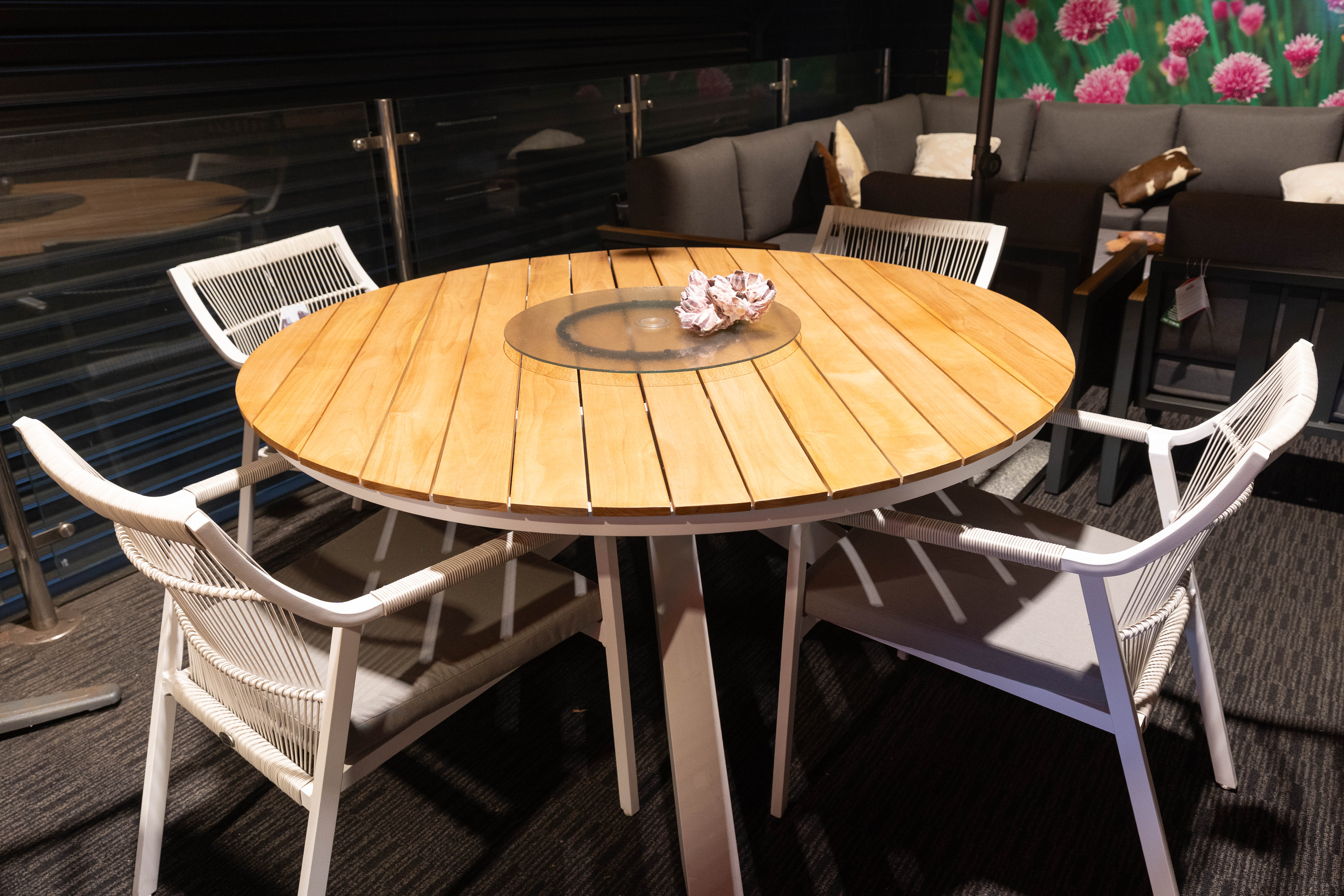 Clearance Sale - Shelta Lancaster Round Dining Table Setting with 4 Sunset Chairs