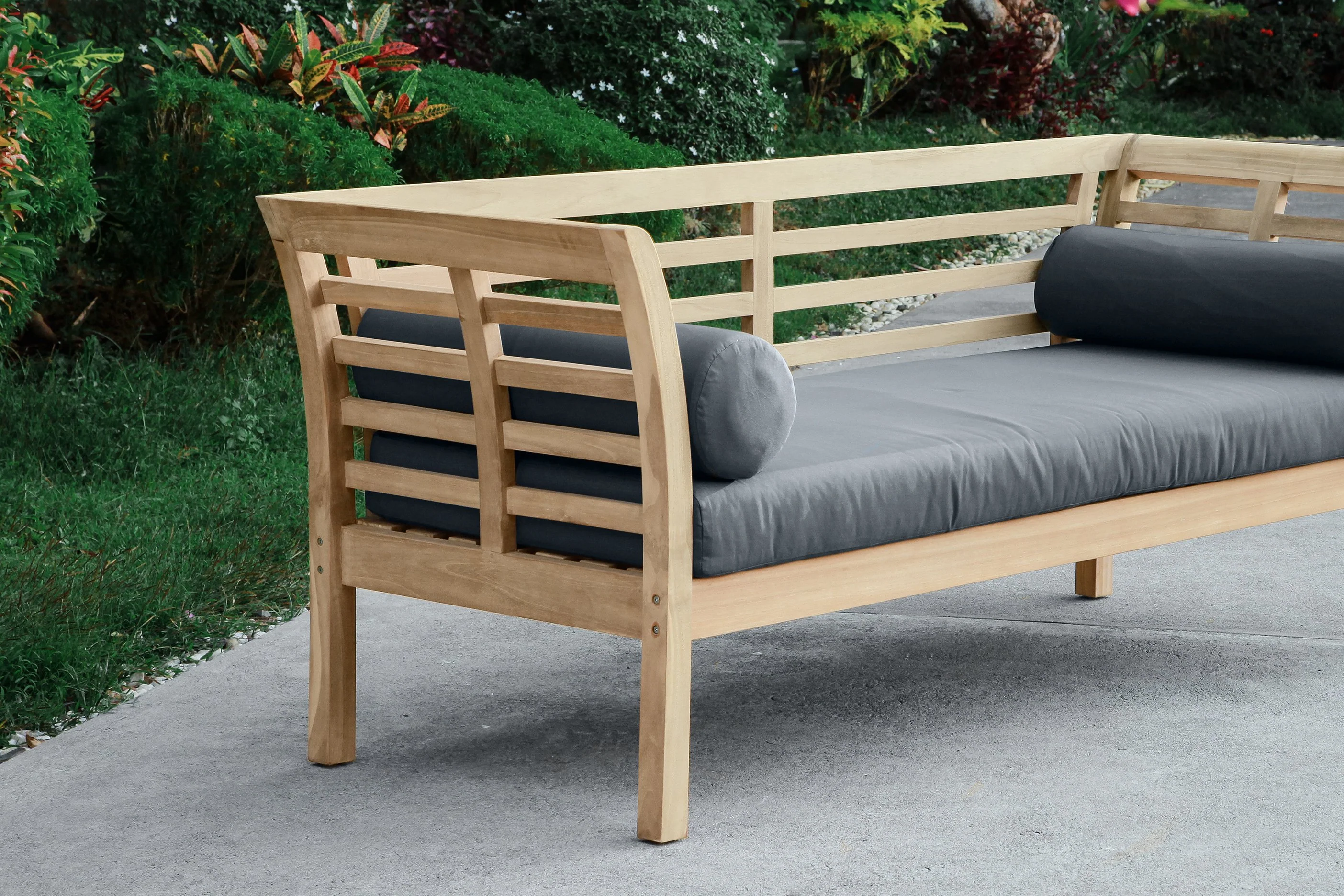 East India Small Daybed with cushions - Image 3