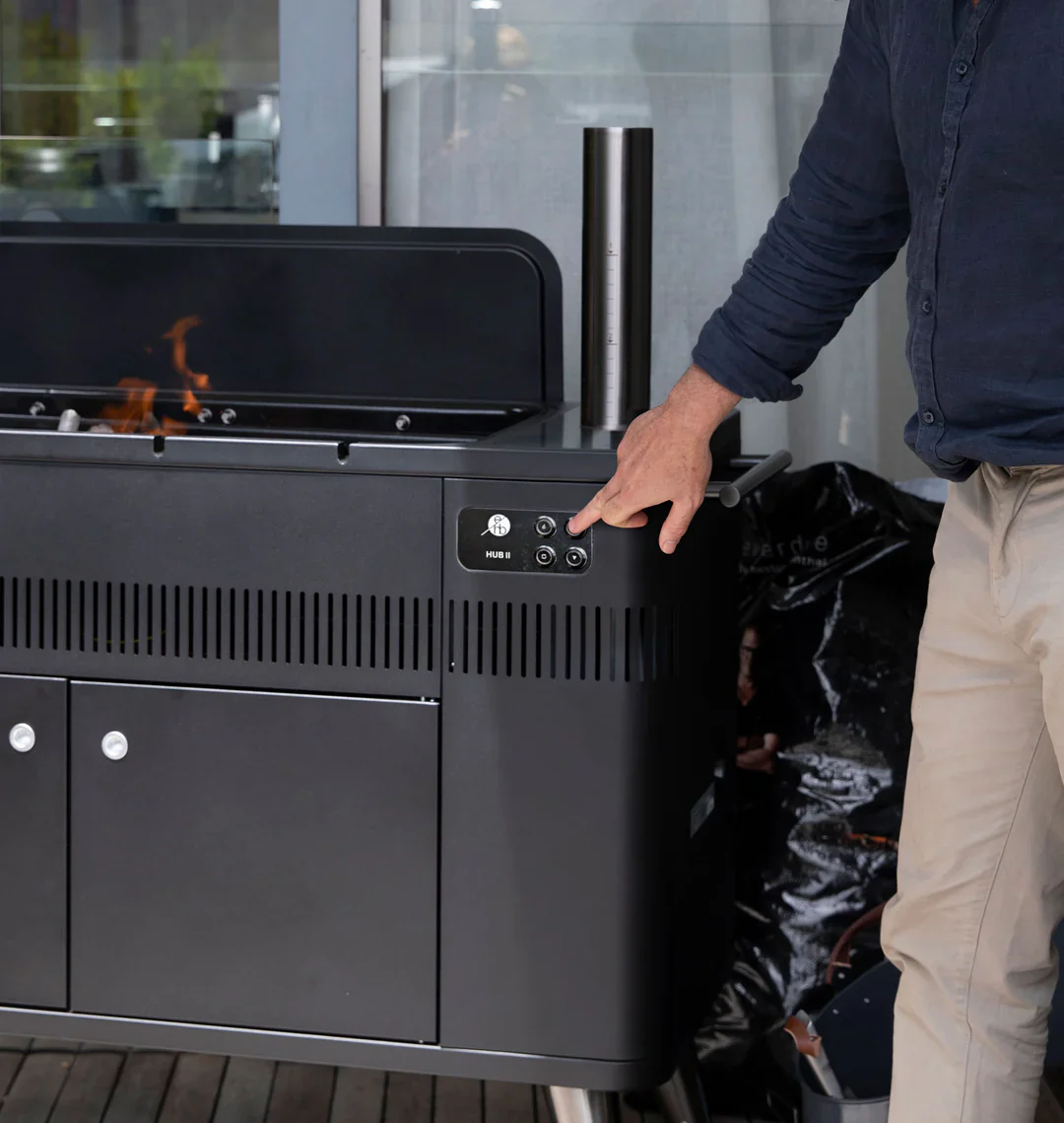 Everdure HUB™ Electric Ignition Charcoal Barbeque (Black) - Image 4