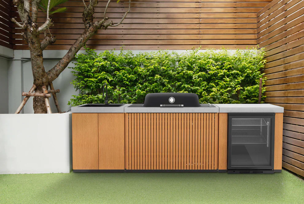 Everdure Seabreeze 3 Burner BBQ Timber Look Modular Outdoor Kitchen with Sink & Beverage Cooler - Image 9