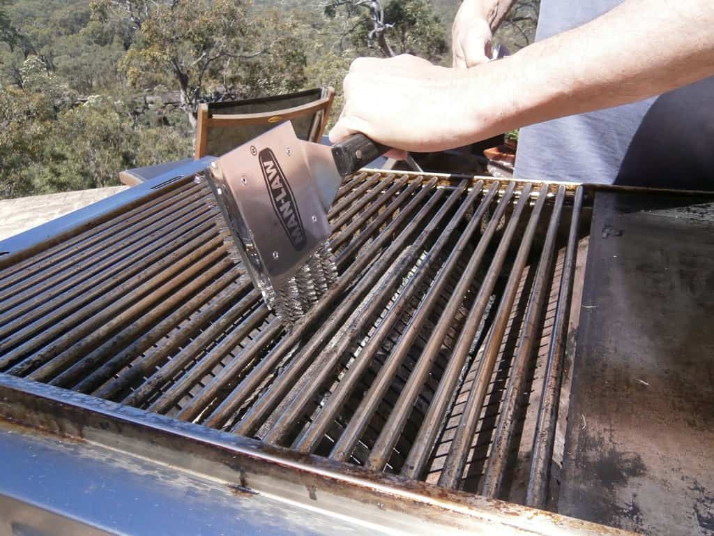 Man Law Giant 53cm Long Handle Grill Brush - Image 5