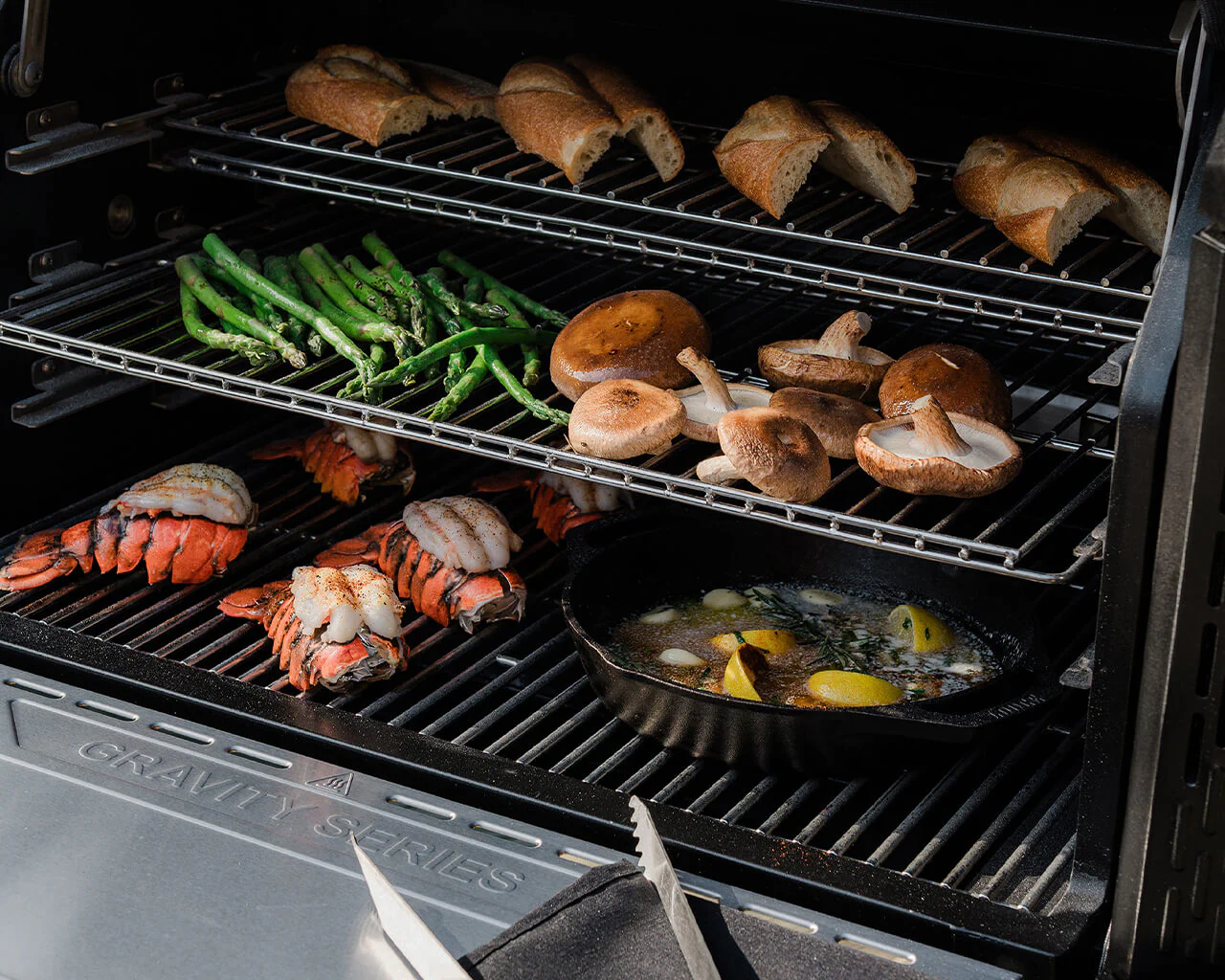 Masterbuilt Gravity Series XT Digital Charcoal Grill + Smoker - Image 5