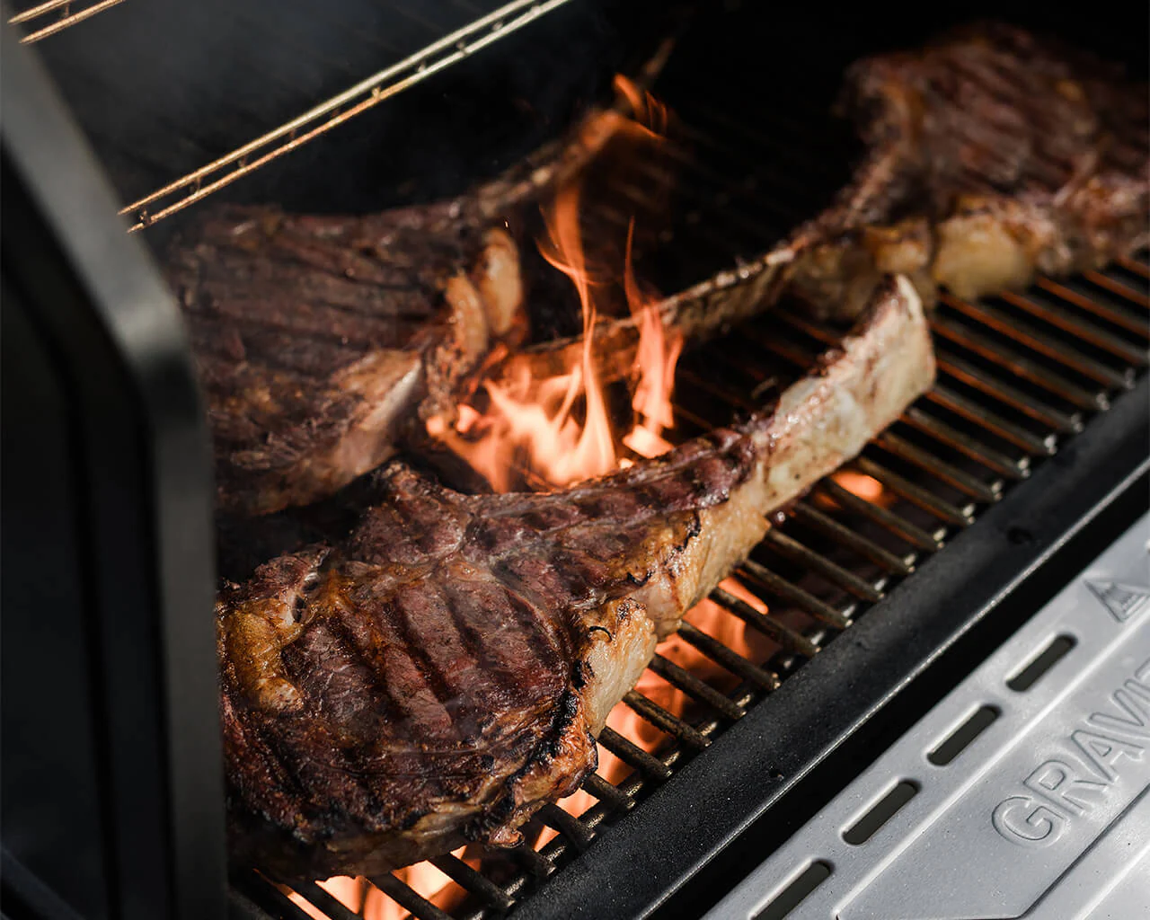 Masterbuilt Gravity Series XT Digital Charcoal Grill + Smoker - Image 6