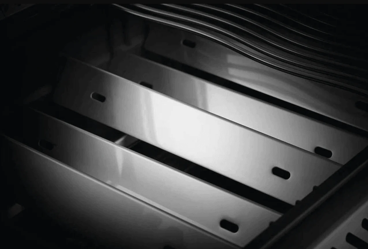 Napoleon Rogue 525 Black 4 Burner BBQ - Image 5