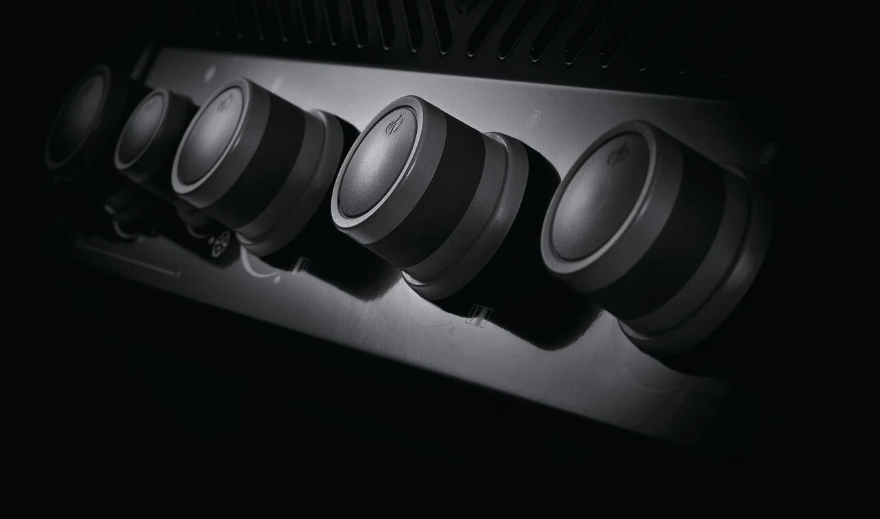 Napoleon Rogue 525 Black 4 Burner BBQ - Image 6