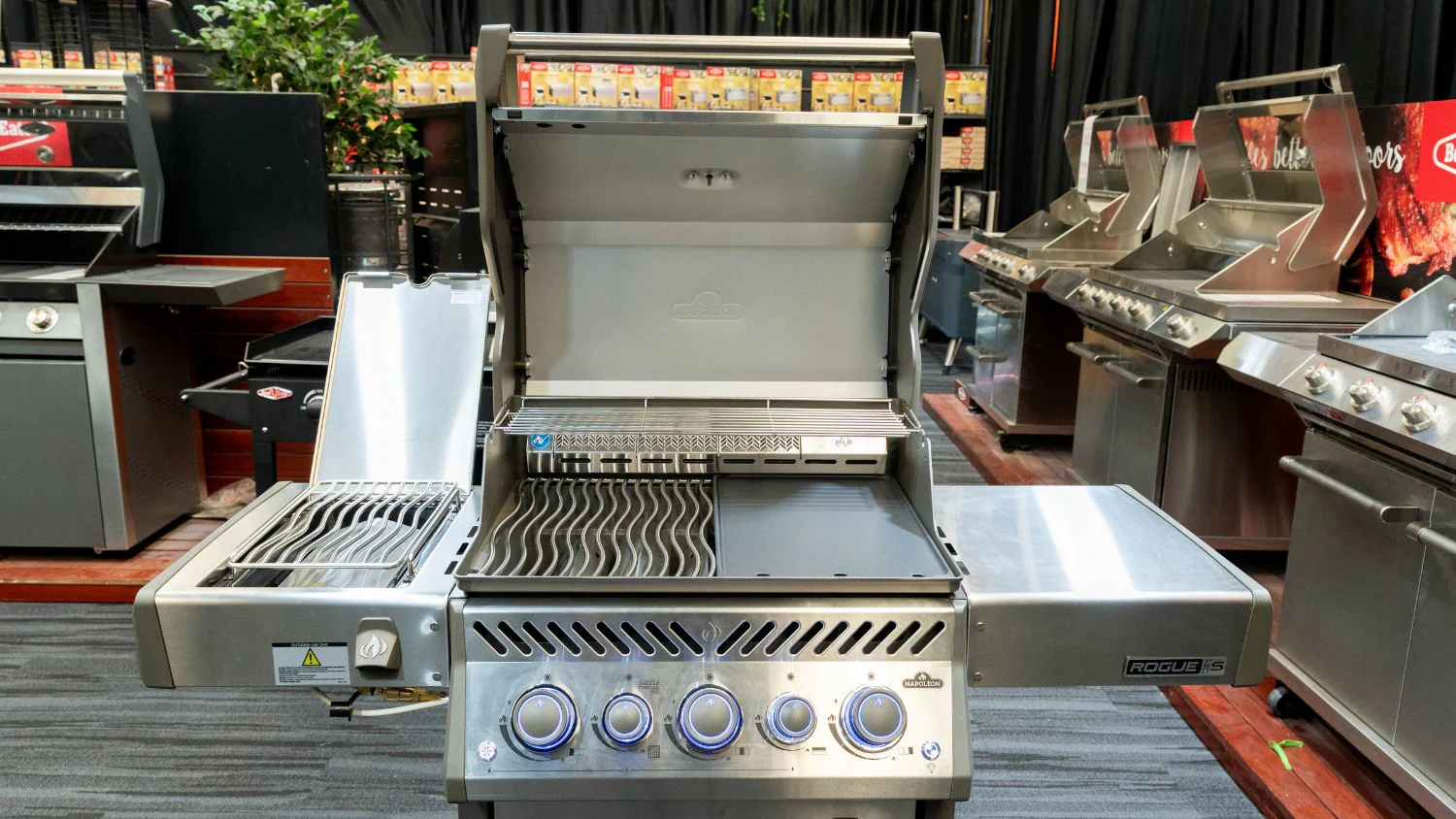 Napoleon Rogue Pro-S 425 SS 3 Burner BBQ with Infrared Sizzle Sideburner - Image 10
