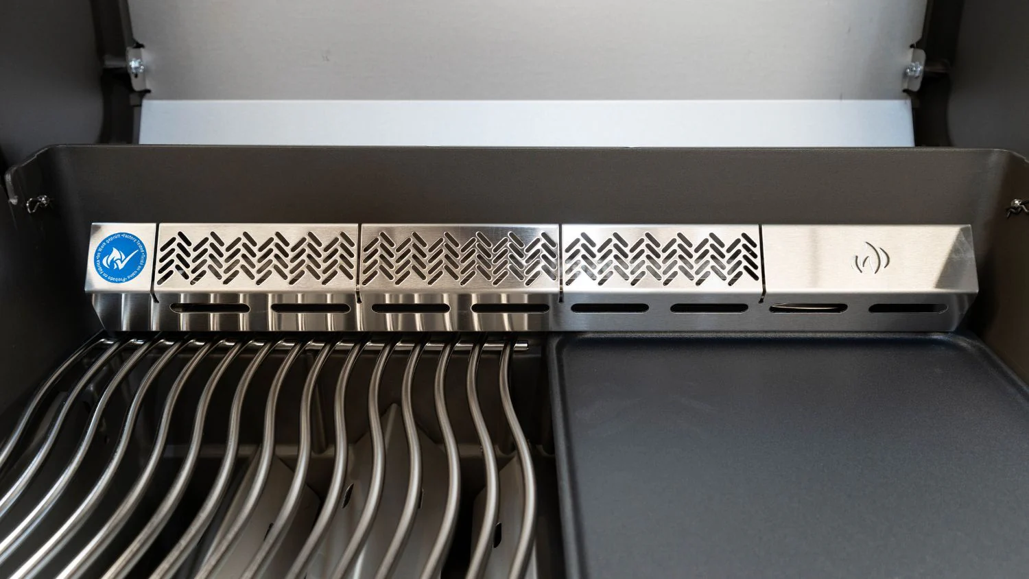 Napoleon Rogue Pro-S 425 SS 3 Burner BBQ with Infrared Sizzle Sideburner - Image 12