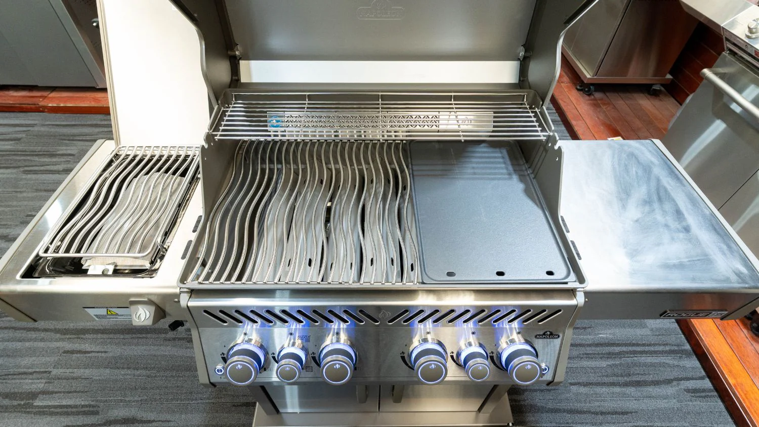 Napoleon Rogue Pro-S 525 SS 4 Burner BBQ with Infrared Sizzle Sideburner - Image 12