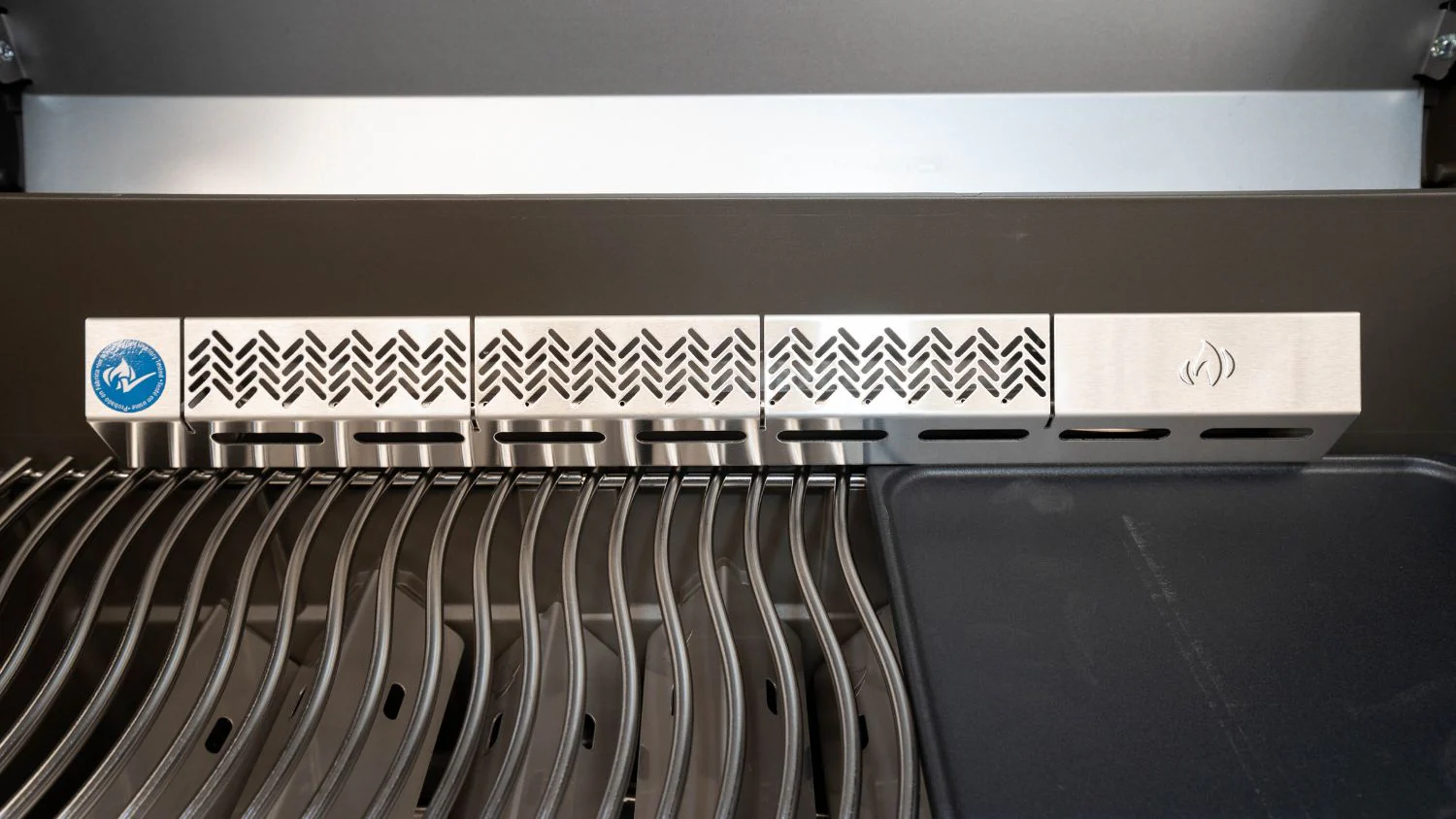 Napoleon Rogue Pro-S 525 SS 4 Burner BBQ with Infrared Sizzle Sideburner - Image 15