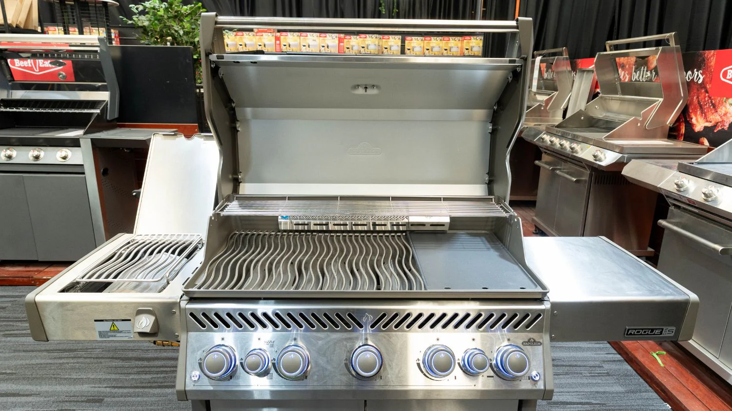 Napoleon Rogue Pro-S 625 SS 5 Burner BBQ with Infrared Sizzle Sideburner - Image 10