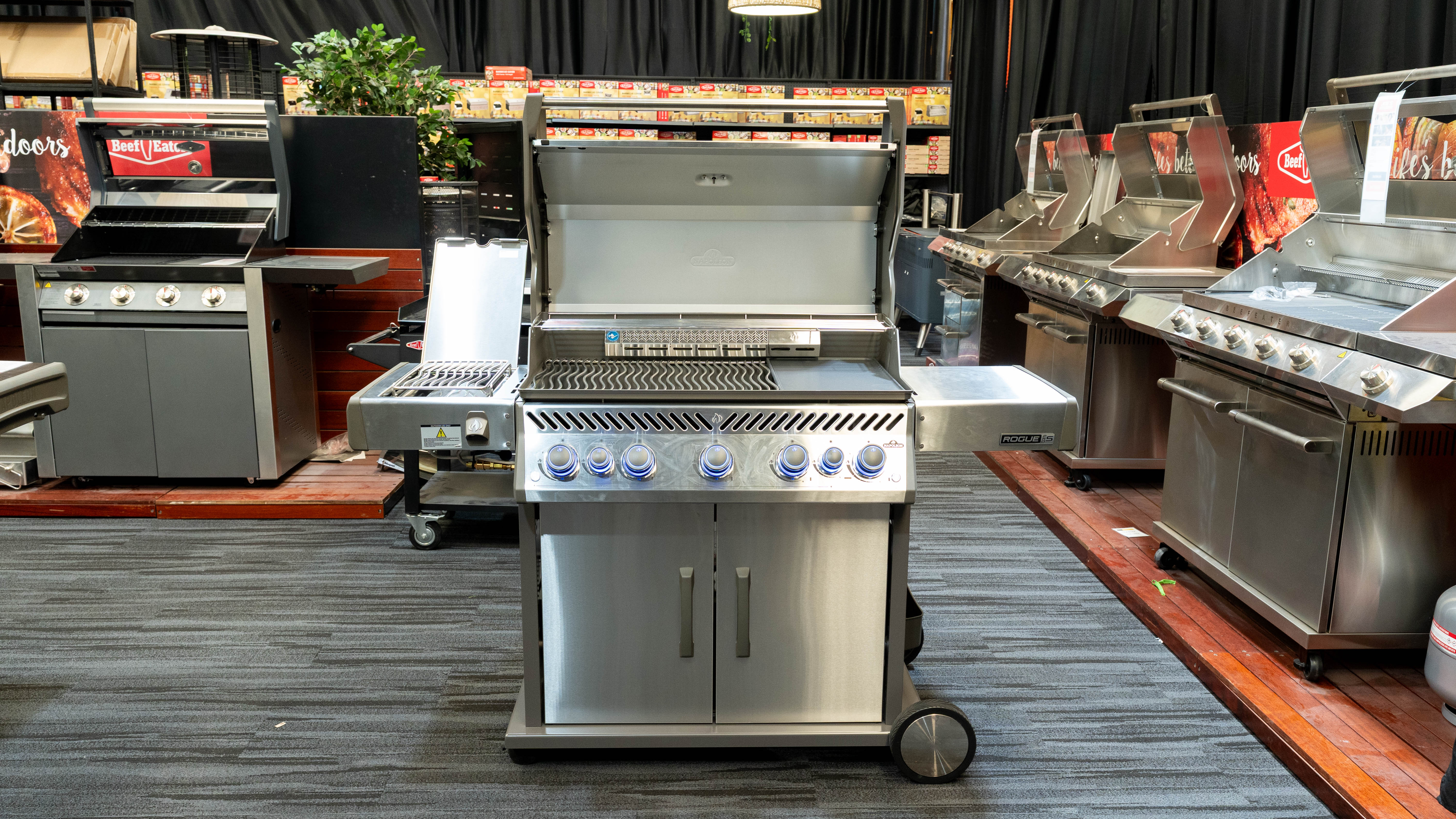 Napoleon Rogue Pro-S 625 SS 5 Burner BBQ with Infrared Sizzle Sideburner - Image 8