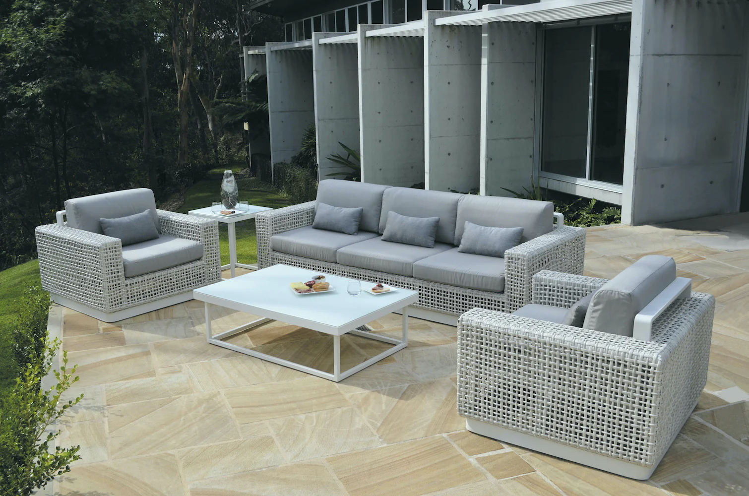 Shelta Atlanta 5 Piece Deep Seat Setting - Image 3