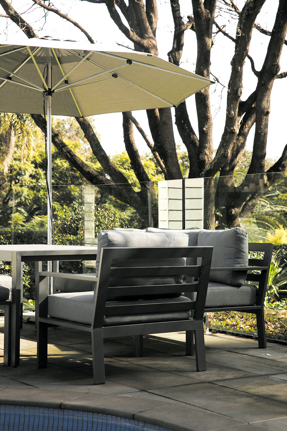 Shelta Augusta 6 Piece Dining Setting - Image 3