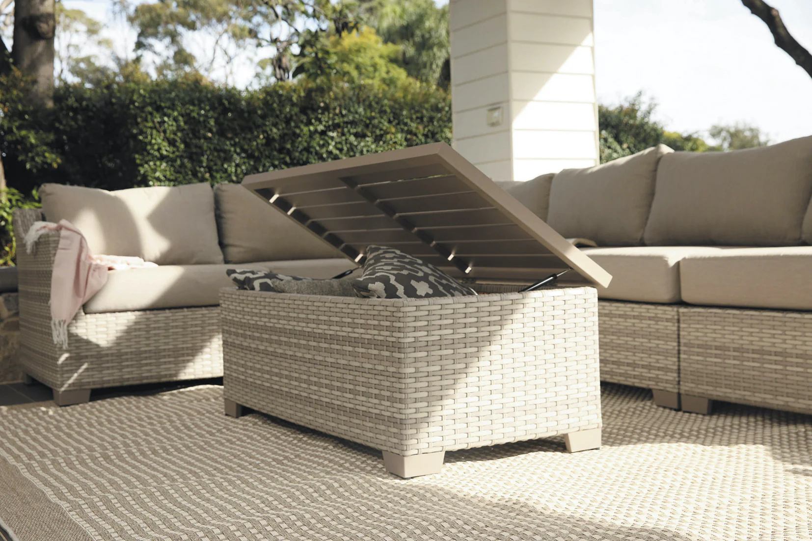 Shelta Shelbourne 7 Piece Casual Setting - Image 4