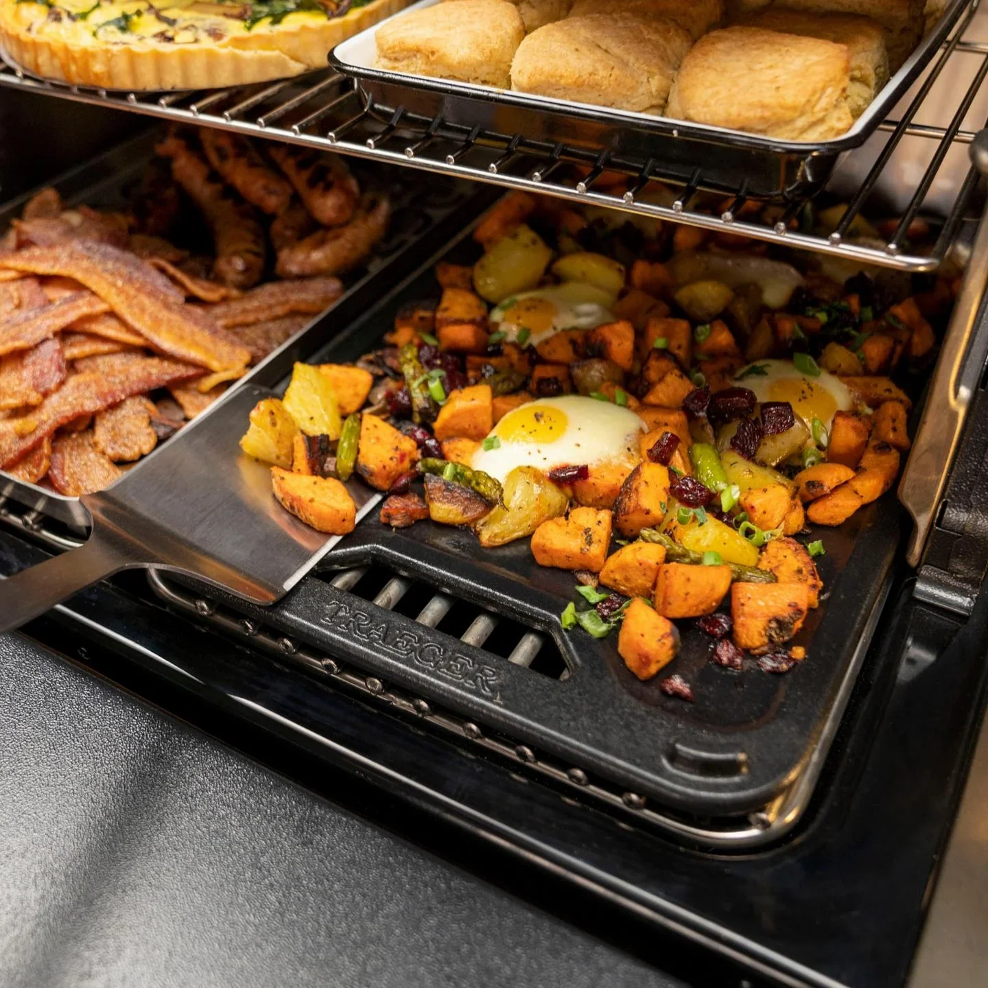 Traeger ModiFIRE Reversible Cast Iron Griddle - Image 3