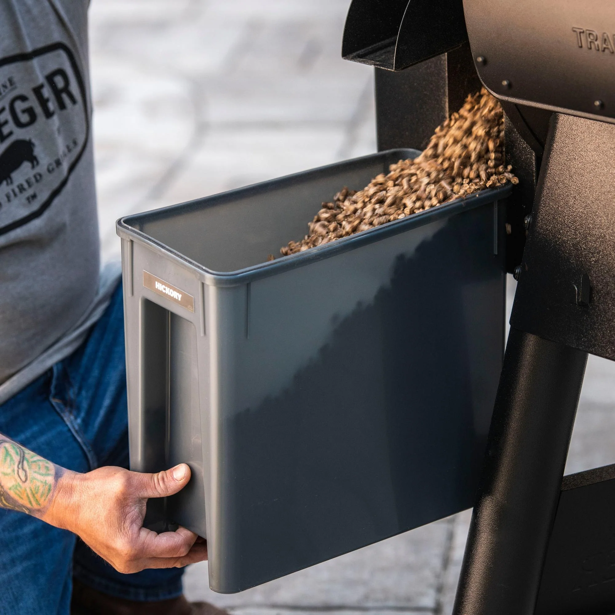 Traeger Staydry Pellet Bin, Lid and 9kg Pellets Bags Bundle - Image 12