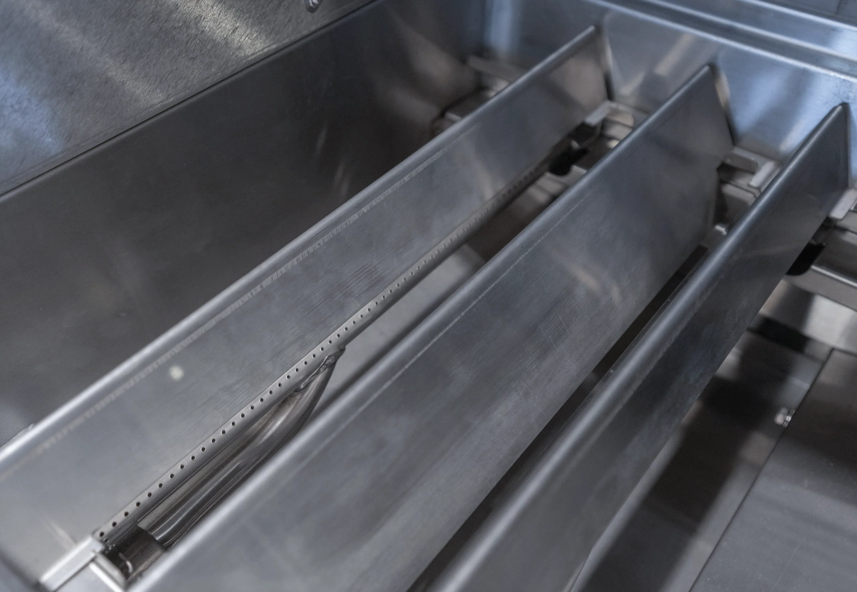Tucker 3 Burner GTR BBQ Built In with Hinged Lid - Image 10