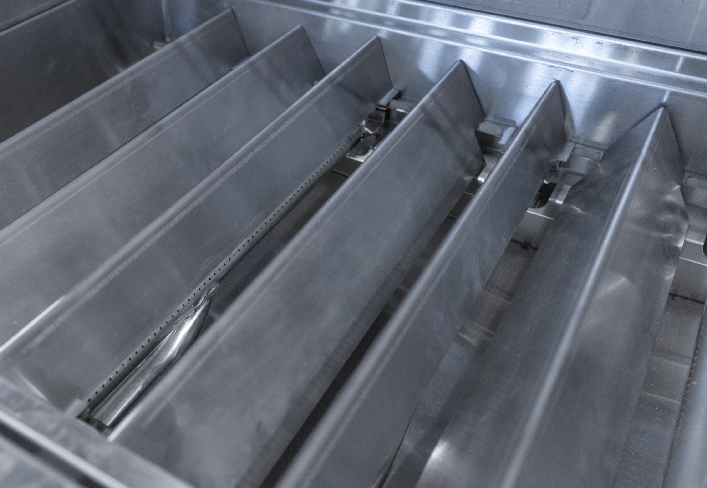 Tucker 5 Burner GTR BBQ Built In with Hinged Lid - Image 12