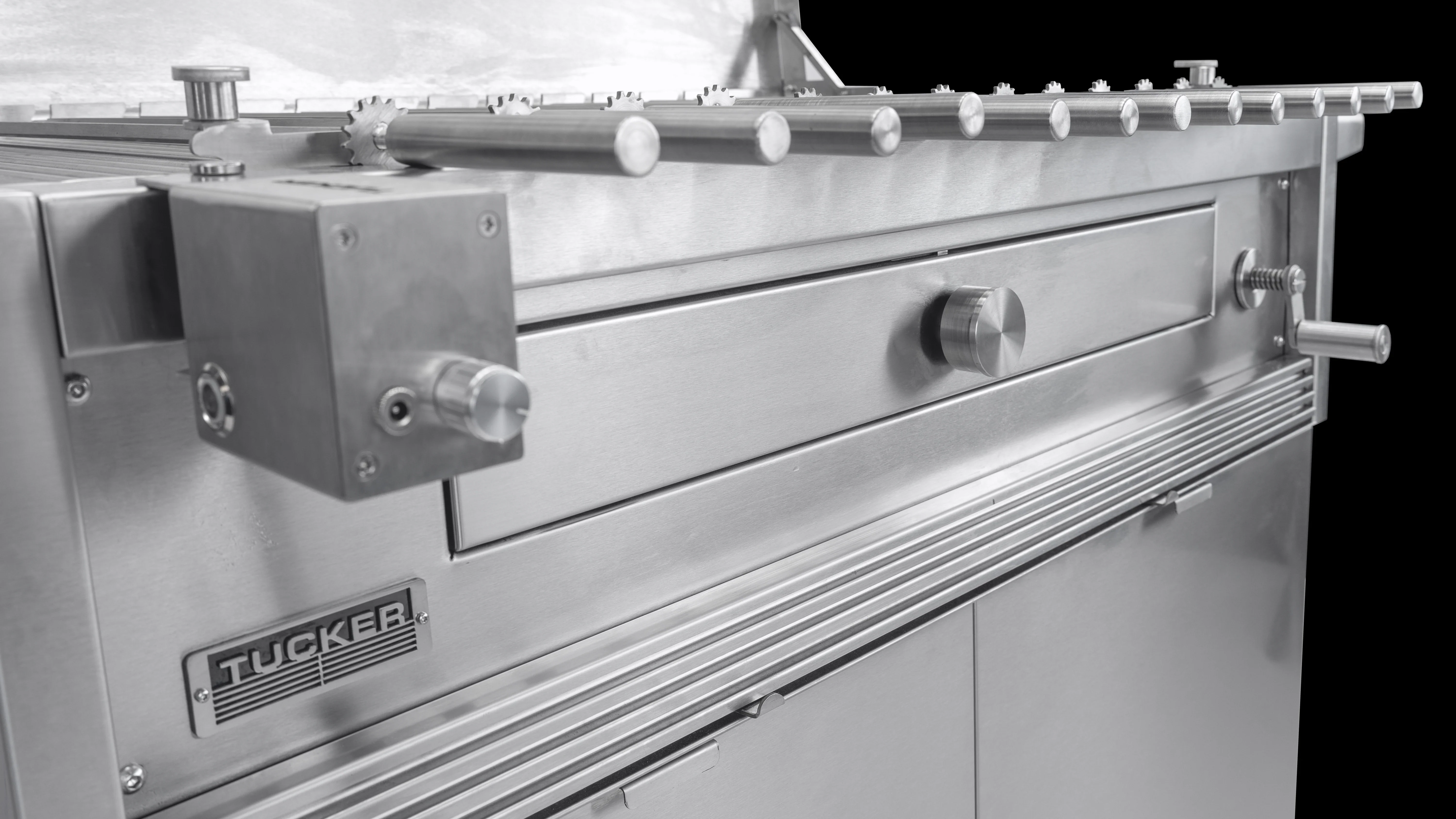 Tucker Charcoal Deluxe Pro XL Built-In BBQ With Hinged Flat Lid - Image 4