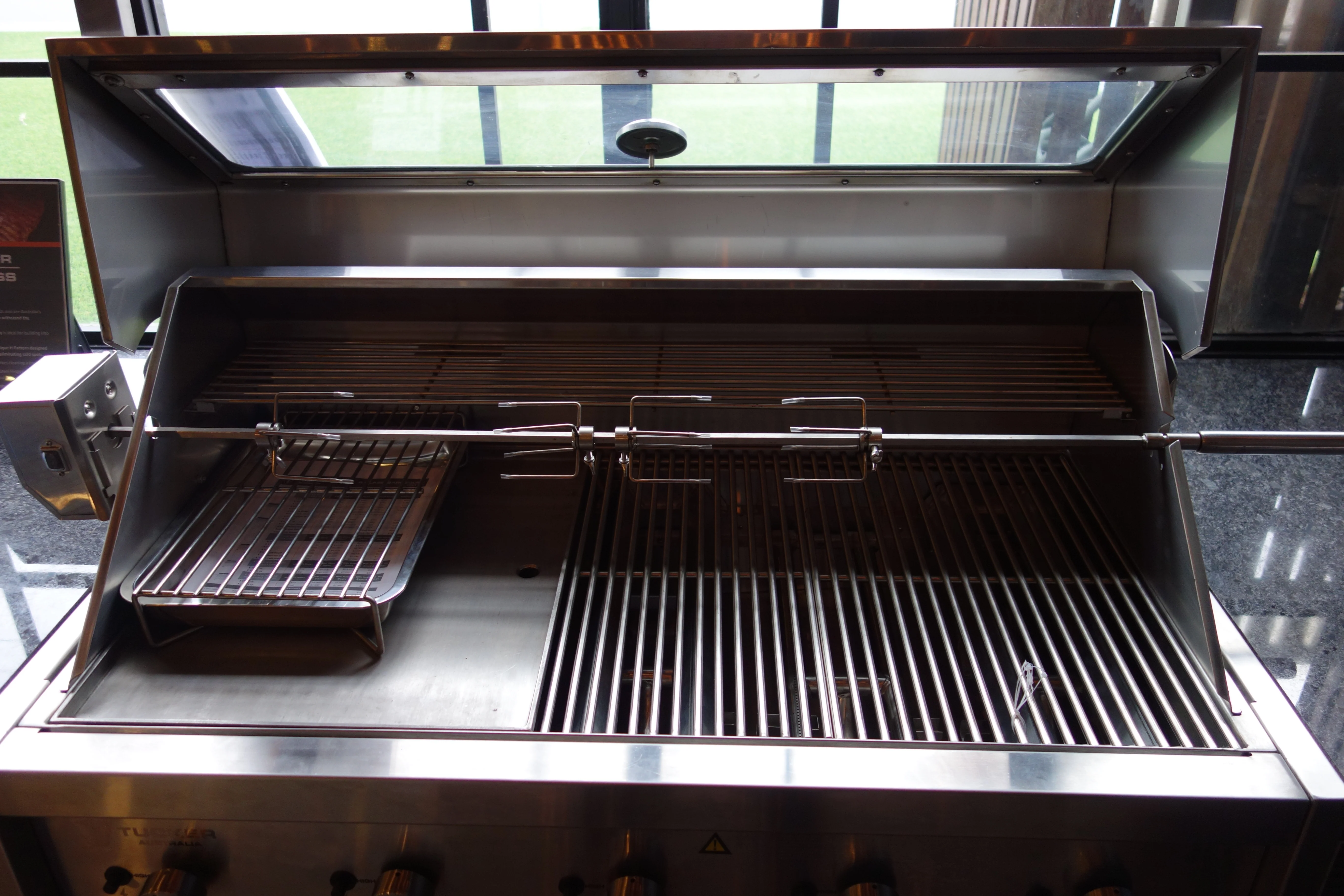 Tucker R Class V10 BBQ Built In - Image 6