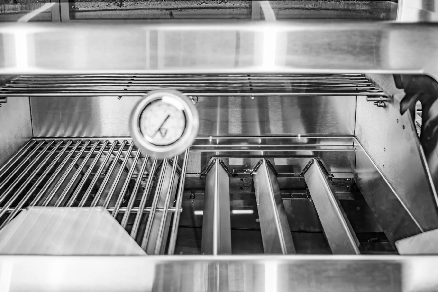 Tucker R Class V12 BBQ Built In with Twin Hood - Image 3