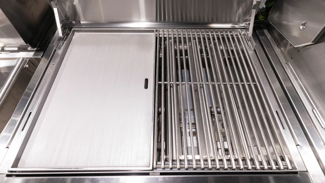 Tucker R Class V6 BBQ Built In with Lid - Image 3