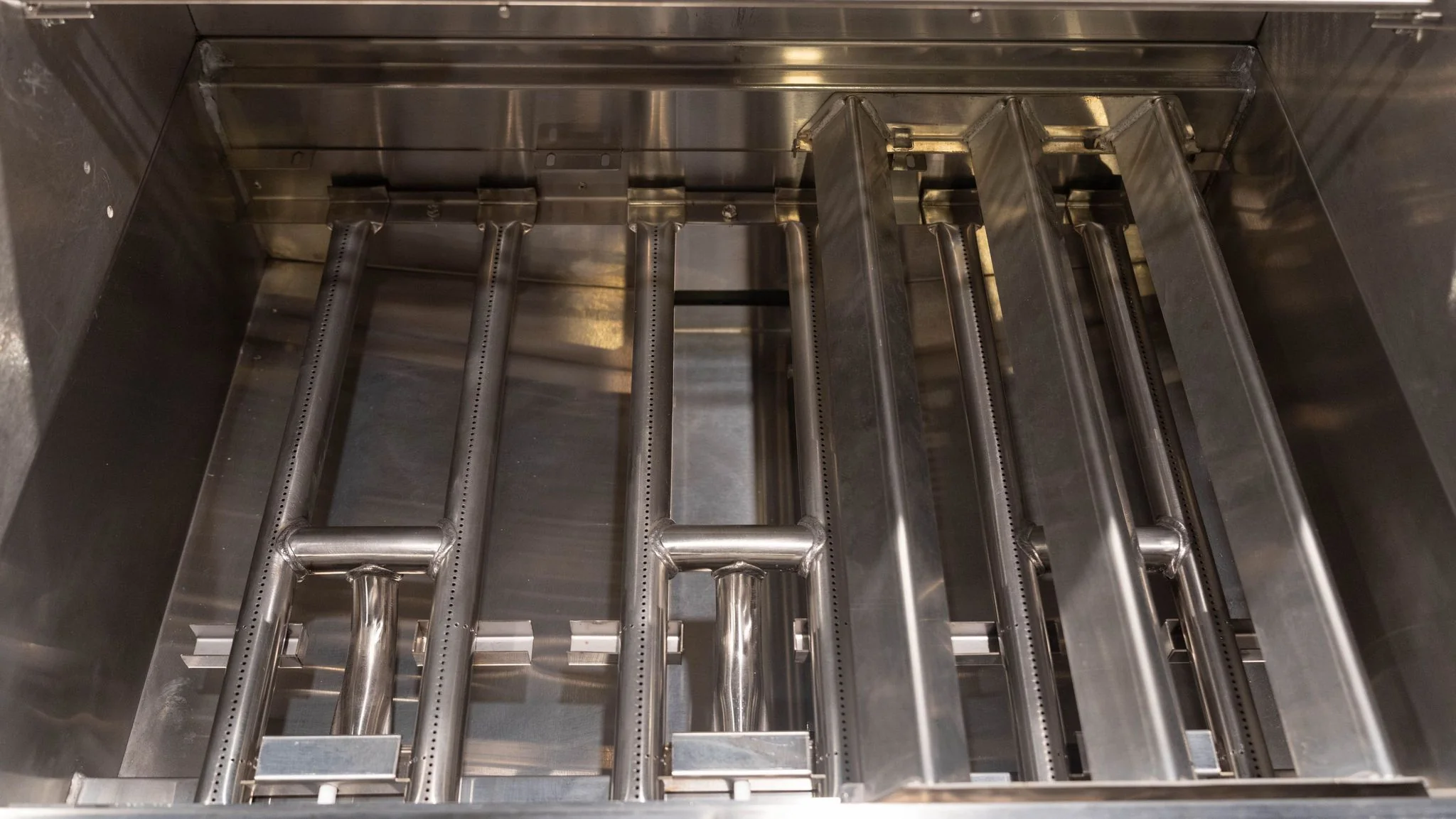 Tucker R Class V6 BBQ Built In - Image 5