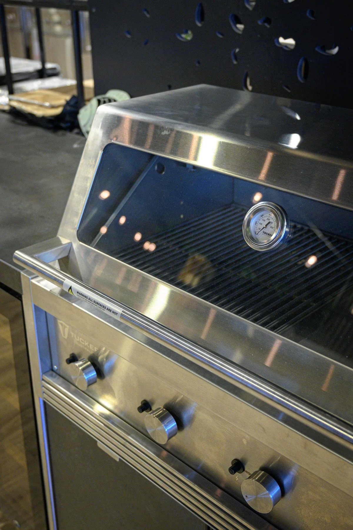 Tucker R Class V8+1 BBQ Built In with Flame Failure - Image 11