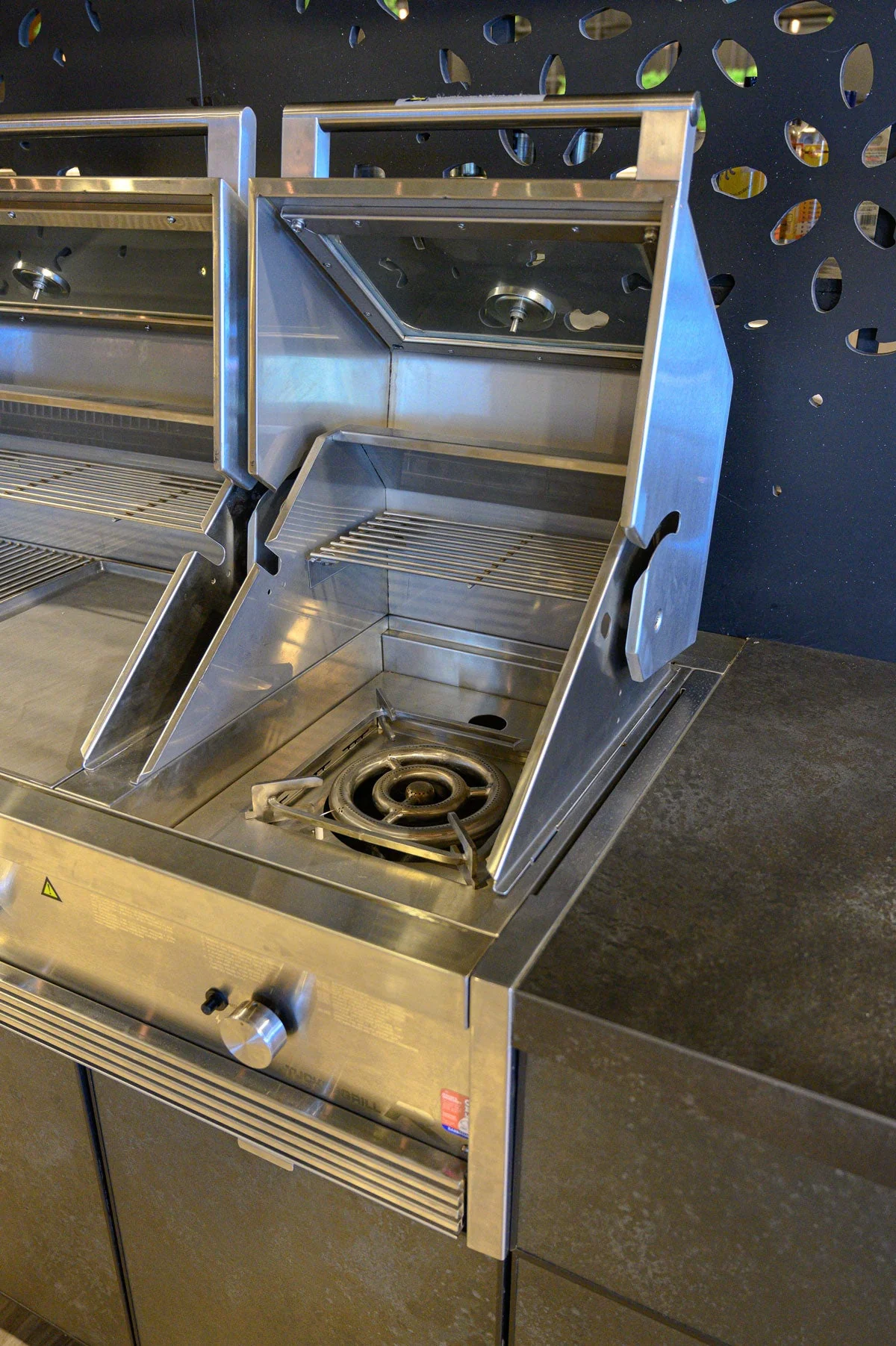 Tucker R Class V8+1 BBQ Built In with Flame Failure - Image 14