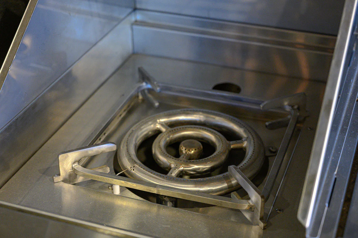 Tucker R Class V8+1 BBQ Built In with Flame Failure - Image 15