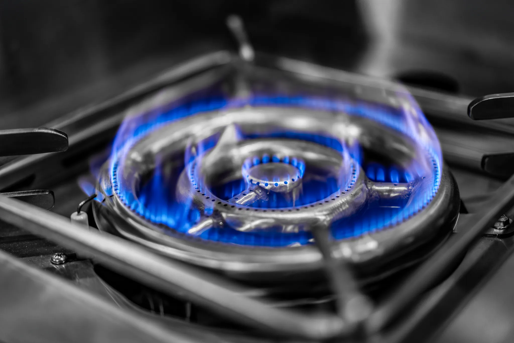 Tucker R Class V8+1 BBQ with Flame Failure - Image 7