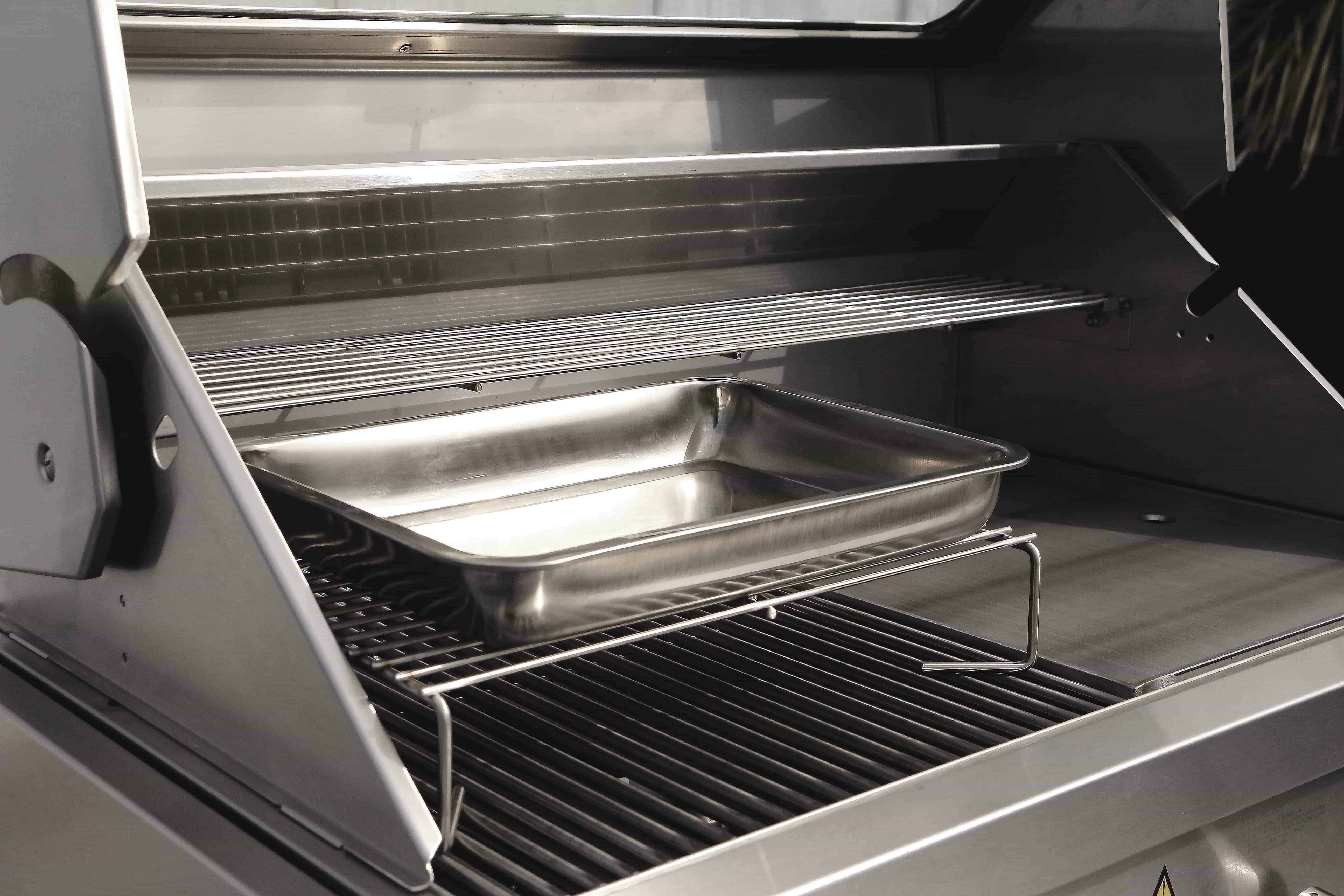 Tucker R Class V8 BBQ Built In with Flame Failure - Image 5