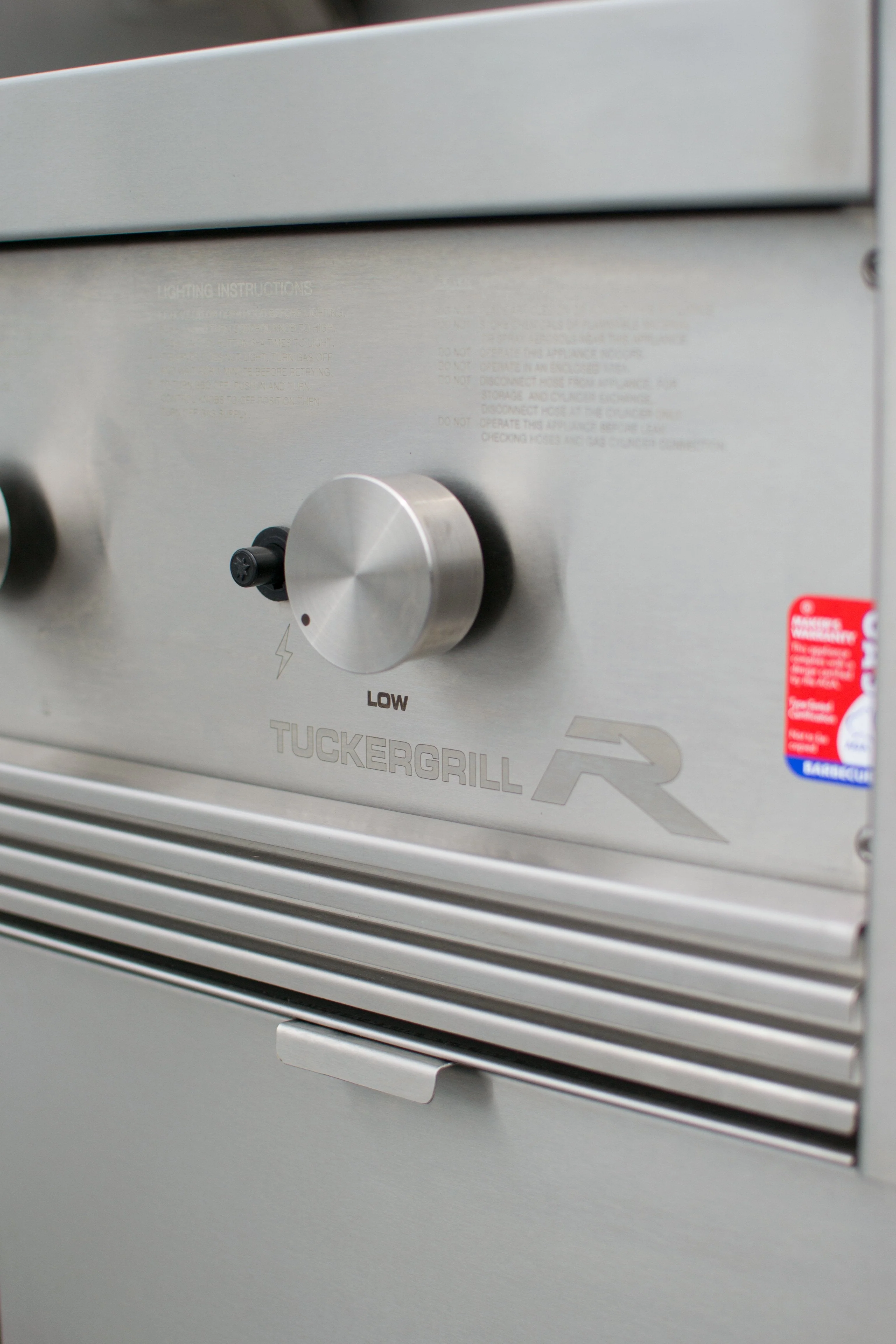 Tucker R Class V8 BBQ with Flame Failure - Image 8