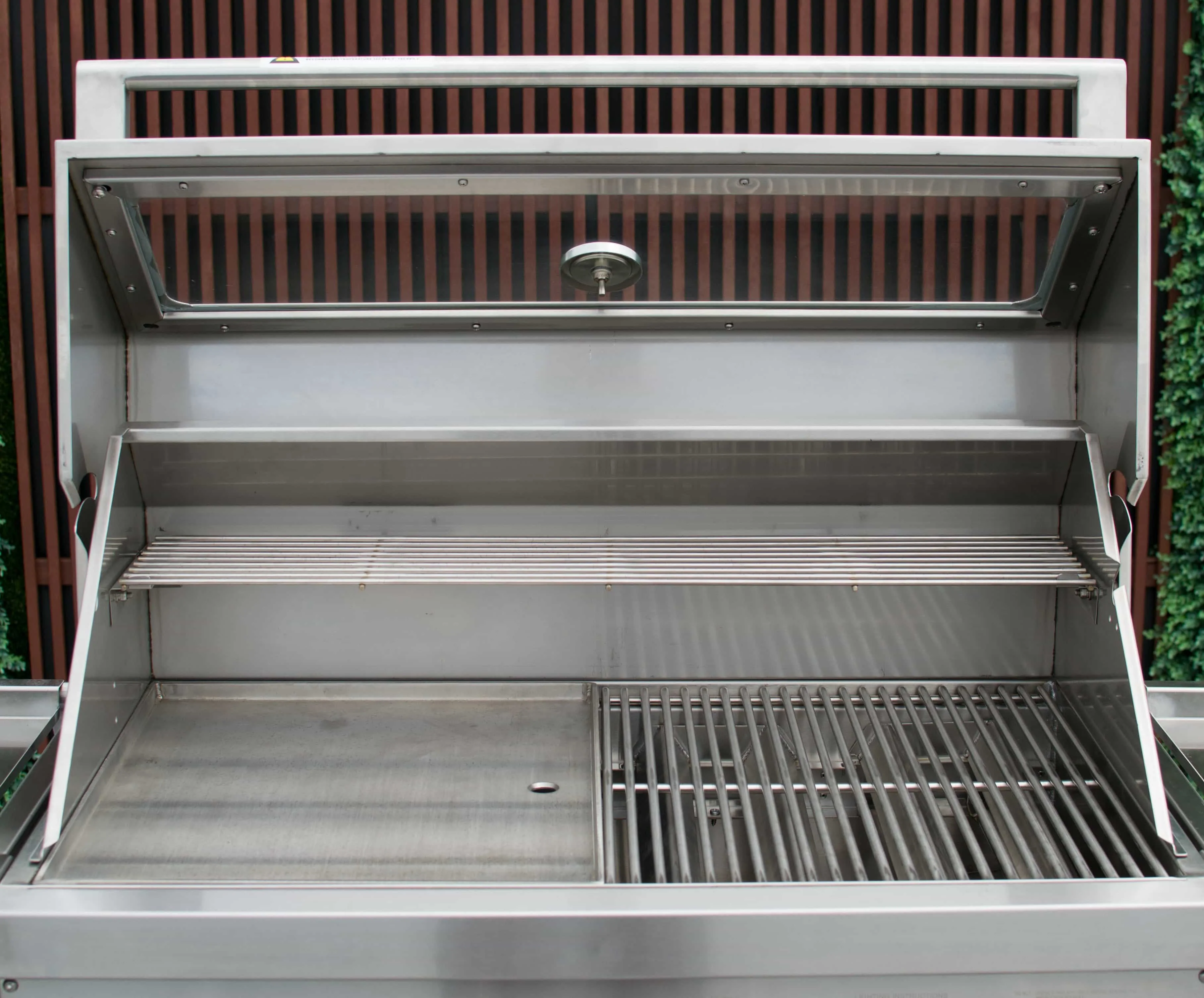 Tucker R Class V8 BBQ with Flame Failure - Image 9